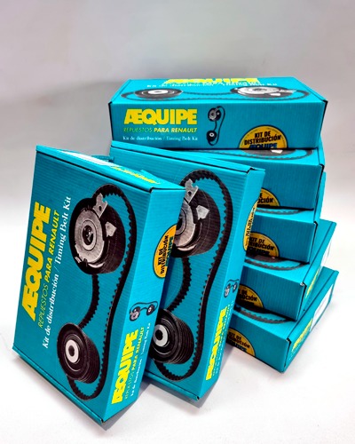 Interior del almacén de Balsamo Autopartes mostrando organización y variedad de repuestos